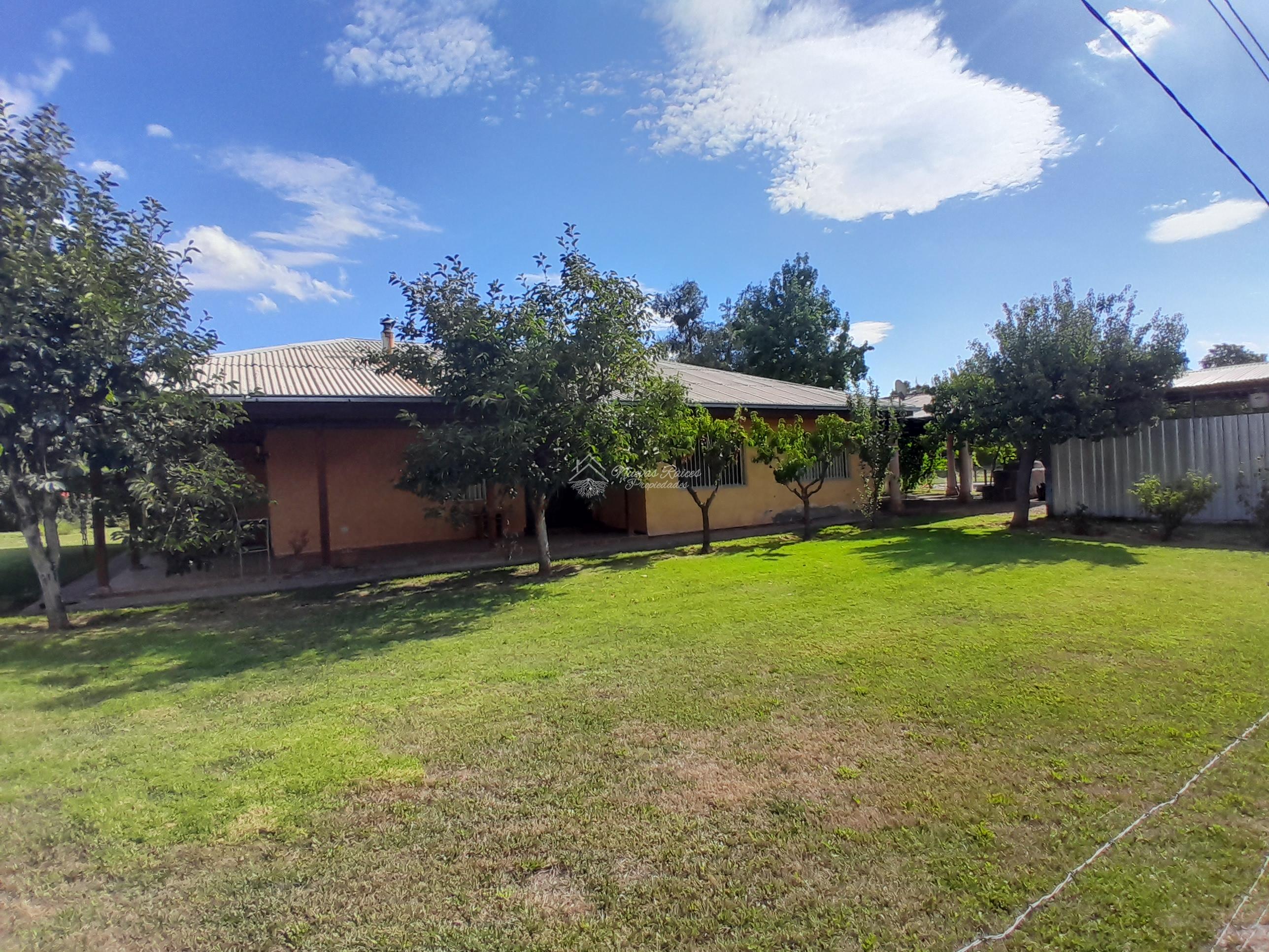 Parcela de Agrado con 2 casas en sector Lo Arcaya de Pirque.